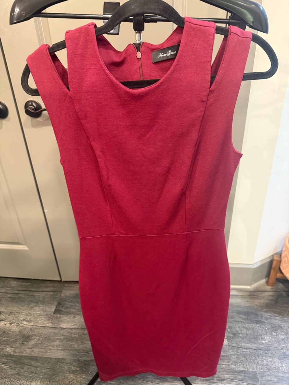Anna Grace Sleeveless Sheath Dress in Berry Red
